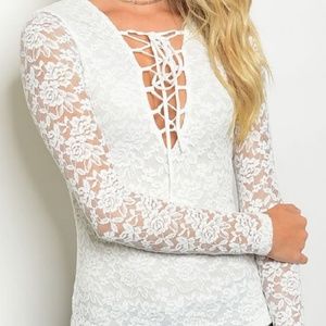 💥FINAL SALE💥Off-White Lace Top.